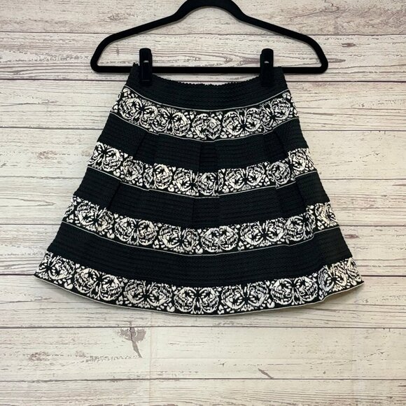Moon Dresses & Skirts - Moon Black/White Pleated‎ A-Line Skirt Small